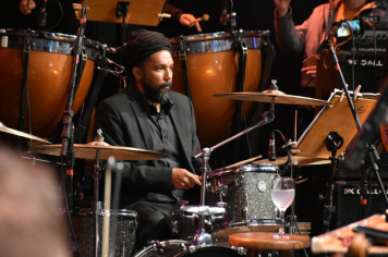 Foto - Botucatu 170 anos - Show Paulo Miklos + Orquestra Sinfônica Municipal de Botucatu + Orquestra Sinfônica Lyra Mojimiriana + Maestro Carlos Lima*