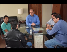 Prefeitura e Correios anunciam expan são de serviços de entrega porta a porta em Botucatu