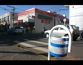 Prefeitura instala 48 lixeiras na Amando e Major Matheus