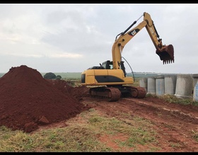 Implantação de drenagem pluvial no Distrito Industrial 4 avança