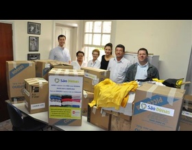 Fundo Social recebe doação de peças de roupas da empresa São Dimas