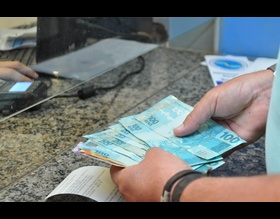 Salário de novembro e 13º antecipados e vale em dobro, pagos pela Prefeitura, injetarão R$20 mi na economia de Botucatu