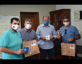 Prefeitura recebe doação de 8 mil mêscaras que serão distribuídas a população