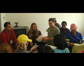 Fundo Social entrega 30 kits para funcionárias da Florestana