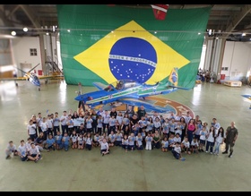 Alunos do Programa Patrulha da Paz visitam a Academia da Força Aérea e Esquadrilha da Fumaça