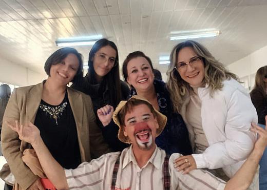 PROFESSORES VOLTAM AO TRABALHO COM PALESTRA MOTIVACIONAL