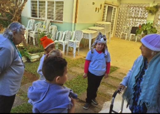 ALUNOS DO ÁUREA SOARES VISITAM LAR E INTERAGEM COM IDOSOS EM ÁGUAS DA PRATA