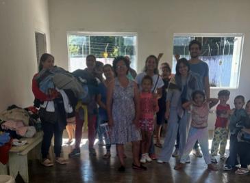 AÇÃO “AQUECE FAMÍLIAS” DISTRIBUI CENTENAS DE AGASALHOS EM ÁGUAS DA PRATA