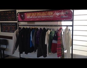 Cabide solidário itinerante será colocado em unidades de saúde