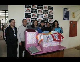 Fundo Social recebe doação de 400 peças de inverno da Polícia Civil