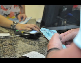 Salário de novembro, 13º e vale em dobro pagos pela Prefeitura injetarão R$20 milhões na economia de Botucatu