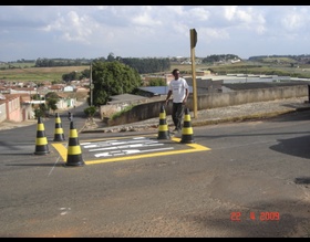 DET sinaliza cruzamento perigoso