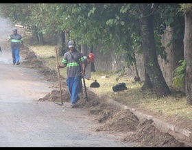 Obras realiza trabalhos de limpeza em Rubião Júnior