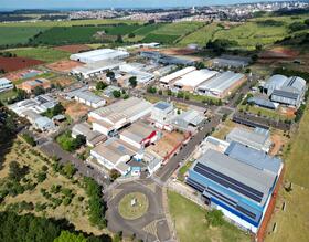 Prefeitura assina termos de doações com quatro empresas para o Distrito Industrial IV