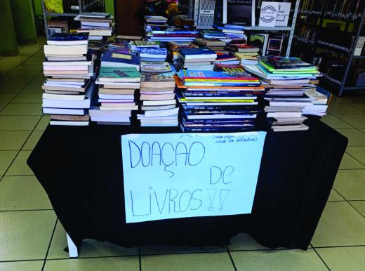 DOAÇÃO DE LIVROS NA BIBLIOTECA DE ÁGUAS DA PRATA