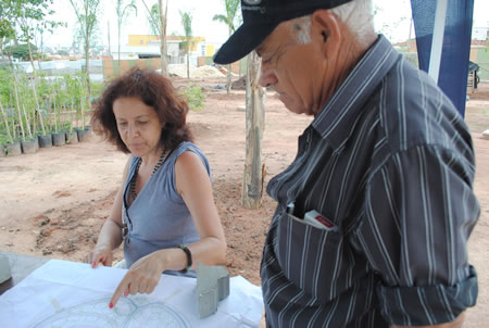 Secretária de Meio Ambiente se divide entre secretaria e Praça Isaltino Pereira