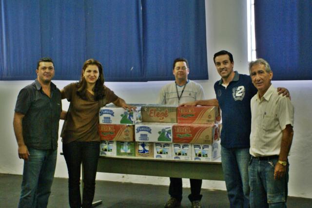 Fundo Social recebe doação de 300 litros de leite