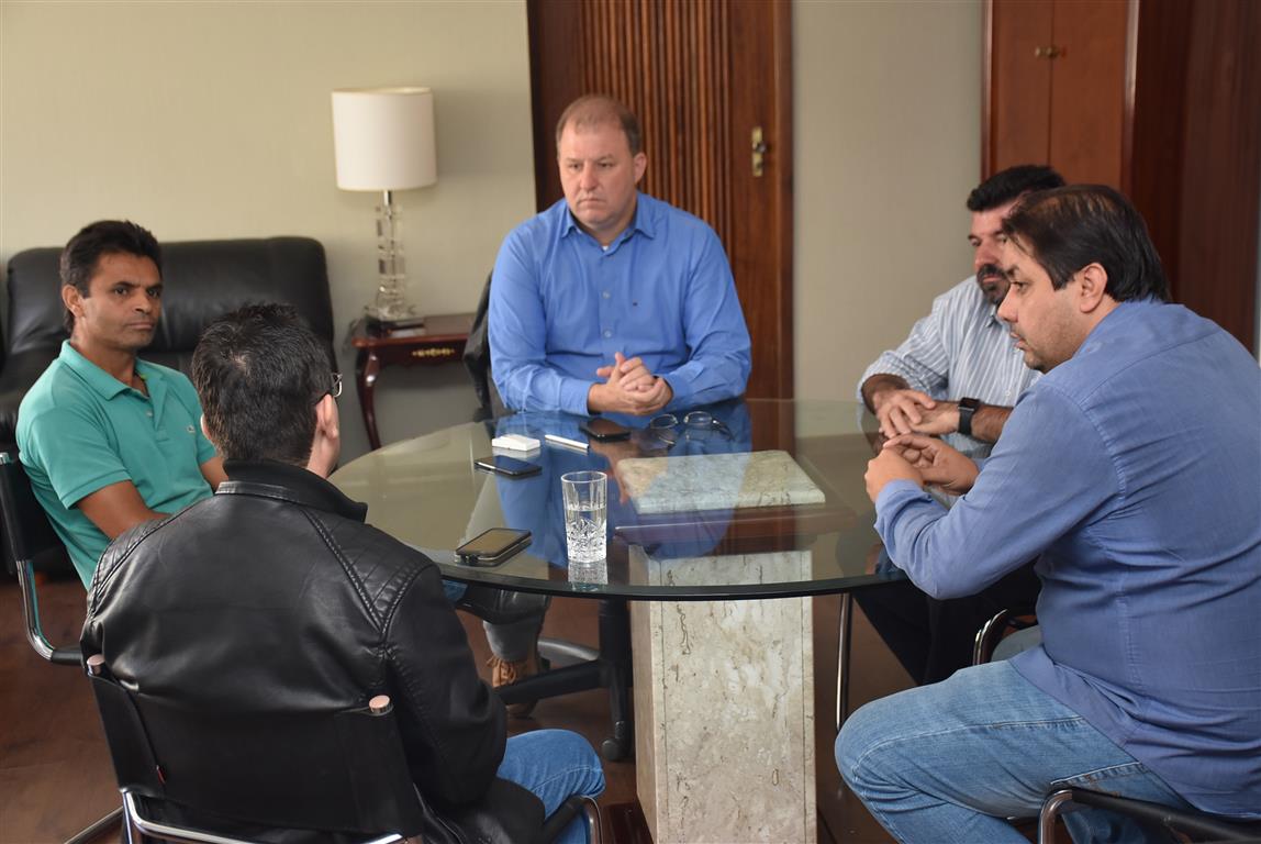 Prefeitura e Correios anunciam expan são de serviços de entrega porta a porta em Botucatu