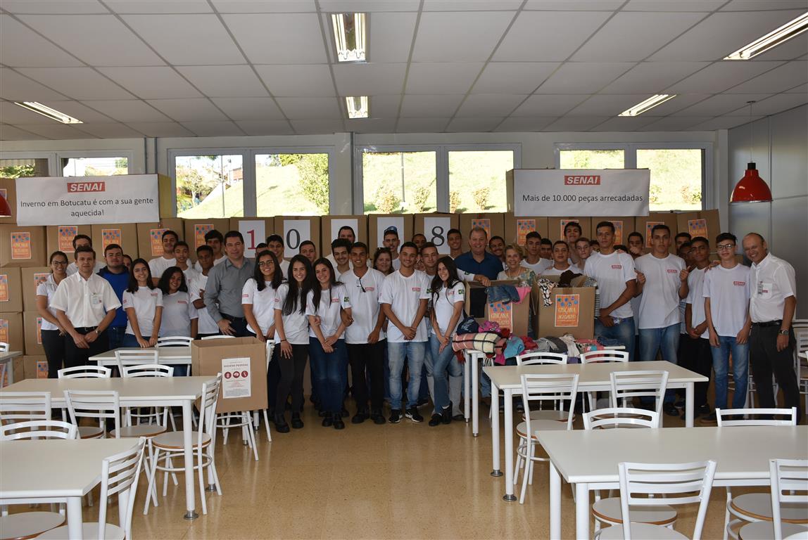 Senai Botucatu doa mais de 10 mil peças de roupas para o Fundo Social