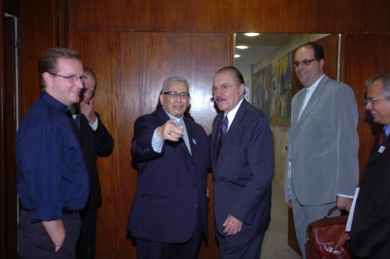 Prefeito visita presidente do Senado e ministros em Brasília