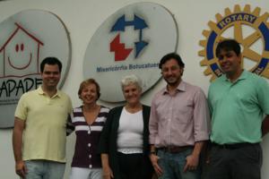 Deputado Bruno Covas visita entidades e promete auxílio à administração