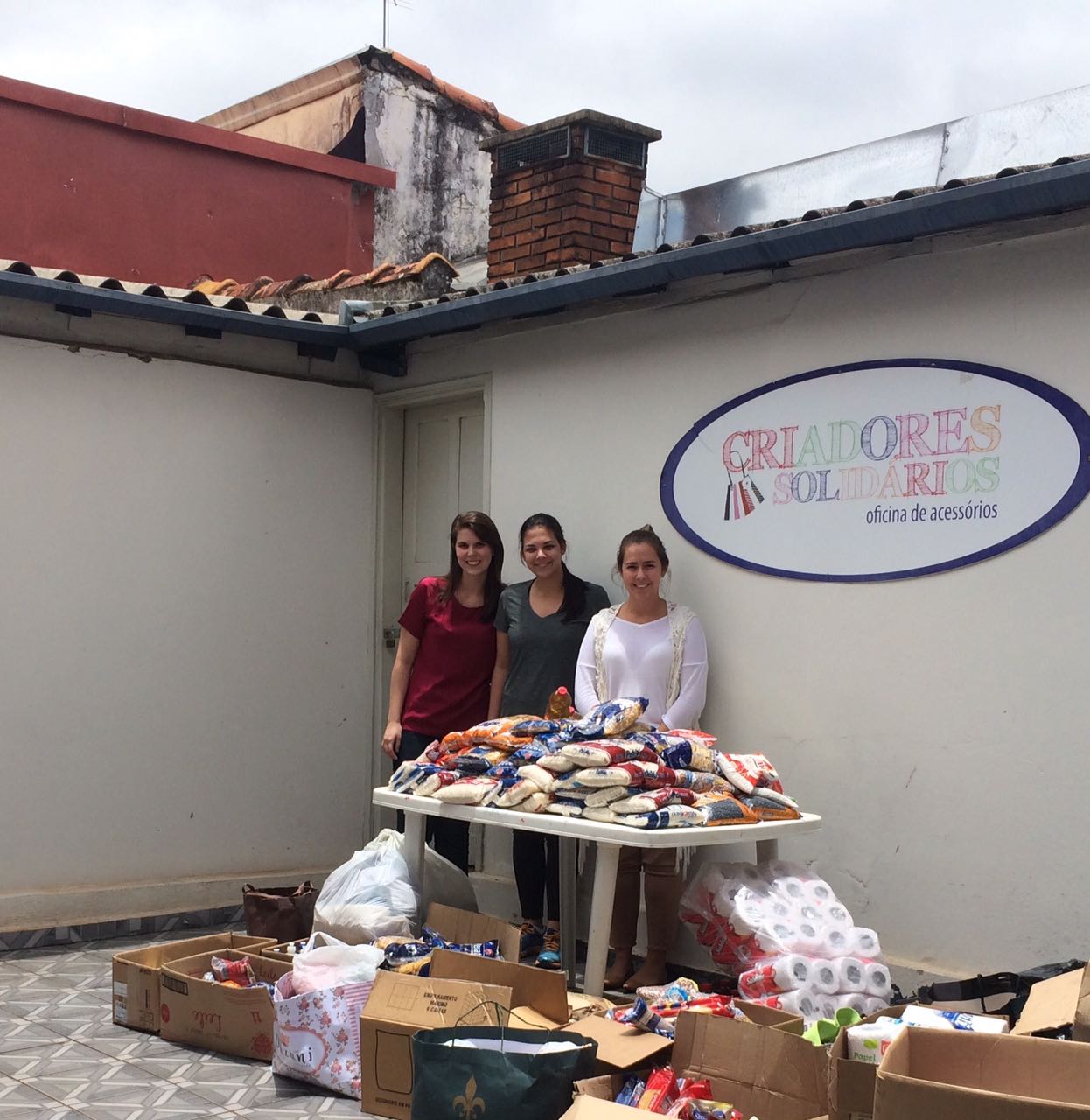 Fundo Social de Botucatu recebe doações de alimentos, roupas e itens de higiene