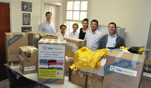 Fundo Social recebe doação de peças de roupas da empresa São Dimas