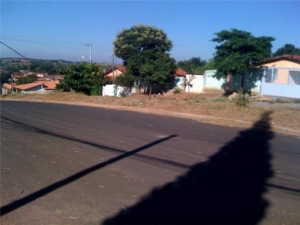 Capinação de terrenos a acelerada em época de chuvas