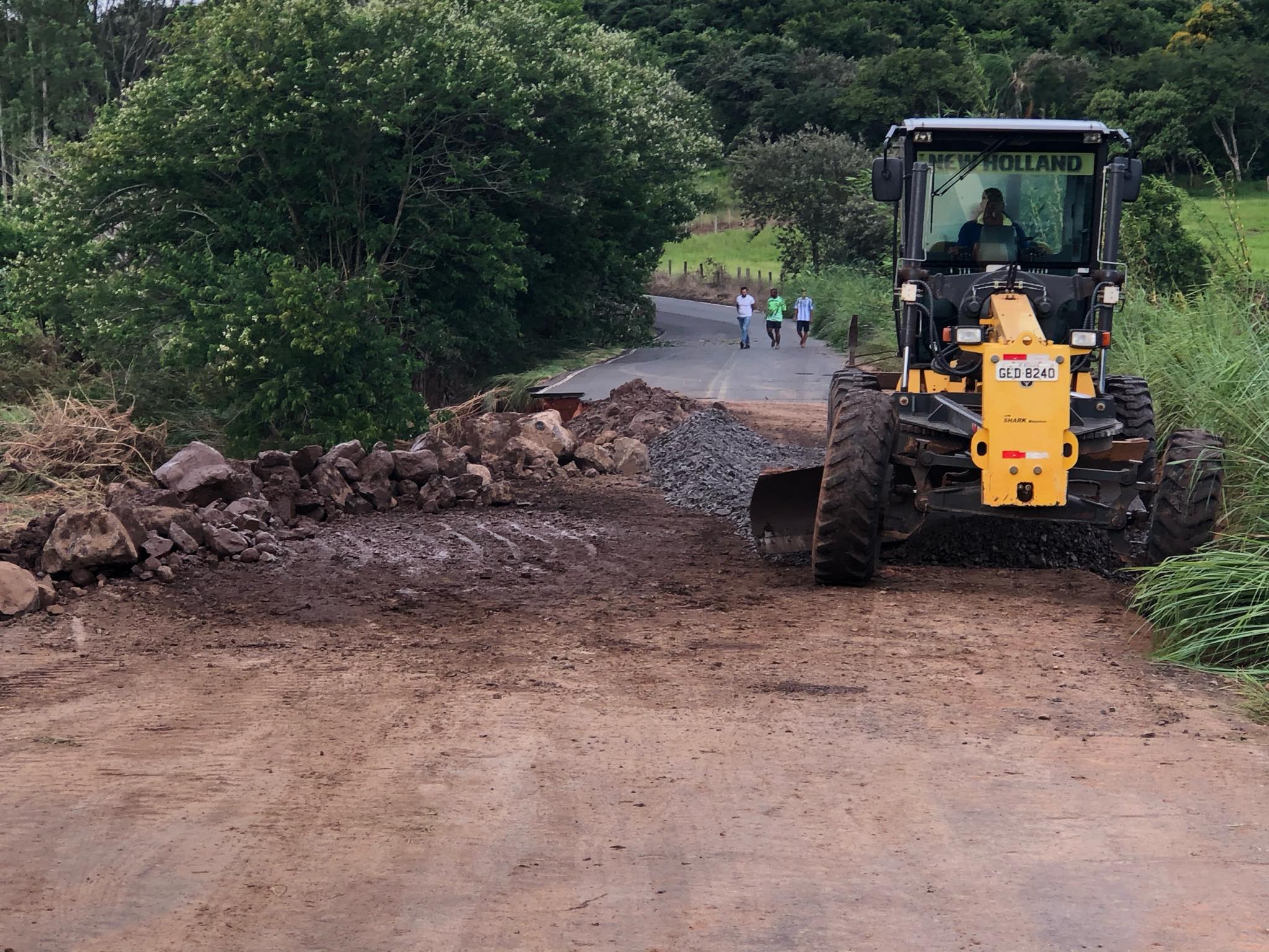 Trânsito na Alcides Soares está parcialmente liberado