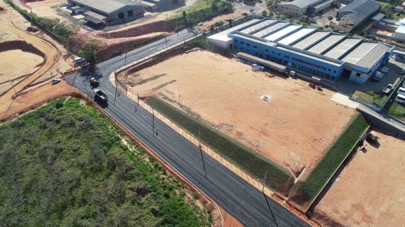 Distrito Industrial 4 recebe pavimentação asfáltica