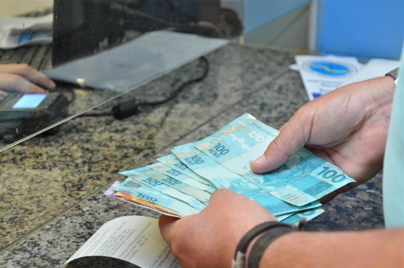 Salário de novembro e 13º antecipados e vale em dobro, pagos pela Prefeitura, injetarão R$20 mi na economia de Botucatu