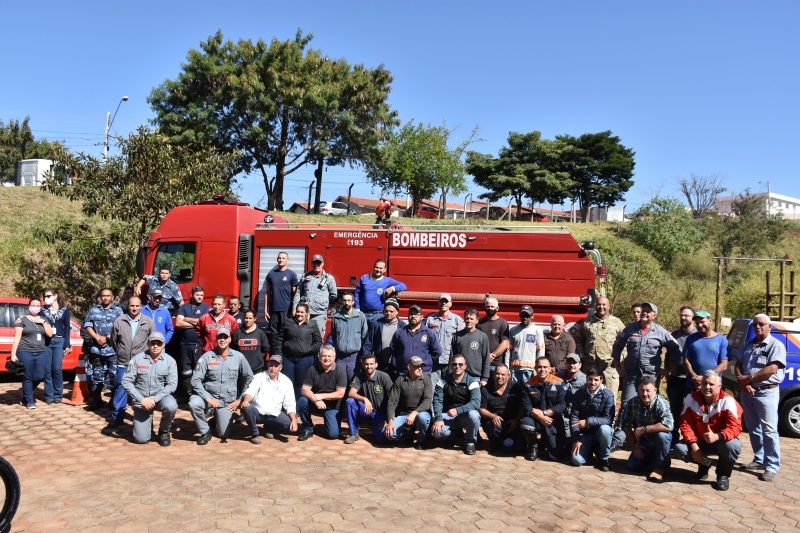 Defesa Civil e Corpo de Bombeiros realizaram treinamento de brigada contra incêndios