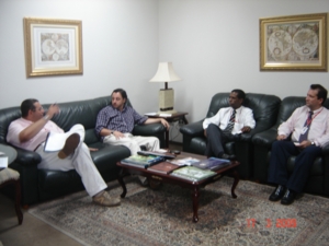 Prefeito recebe novo gerente regional da Nossa Caixa