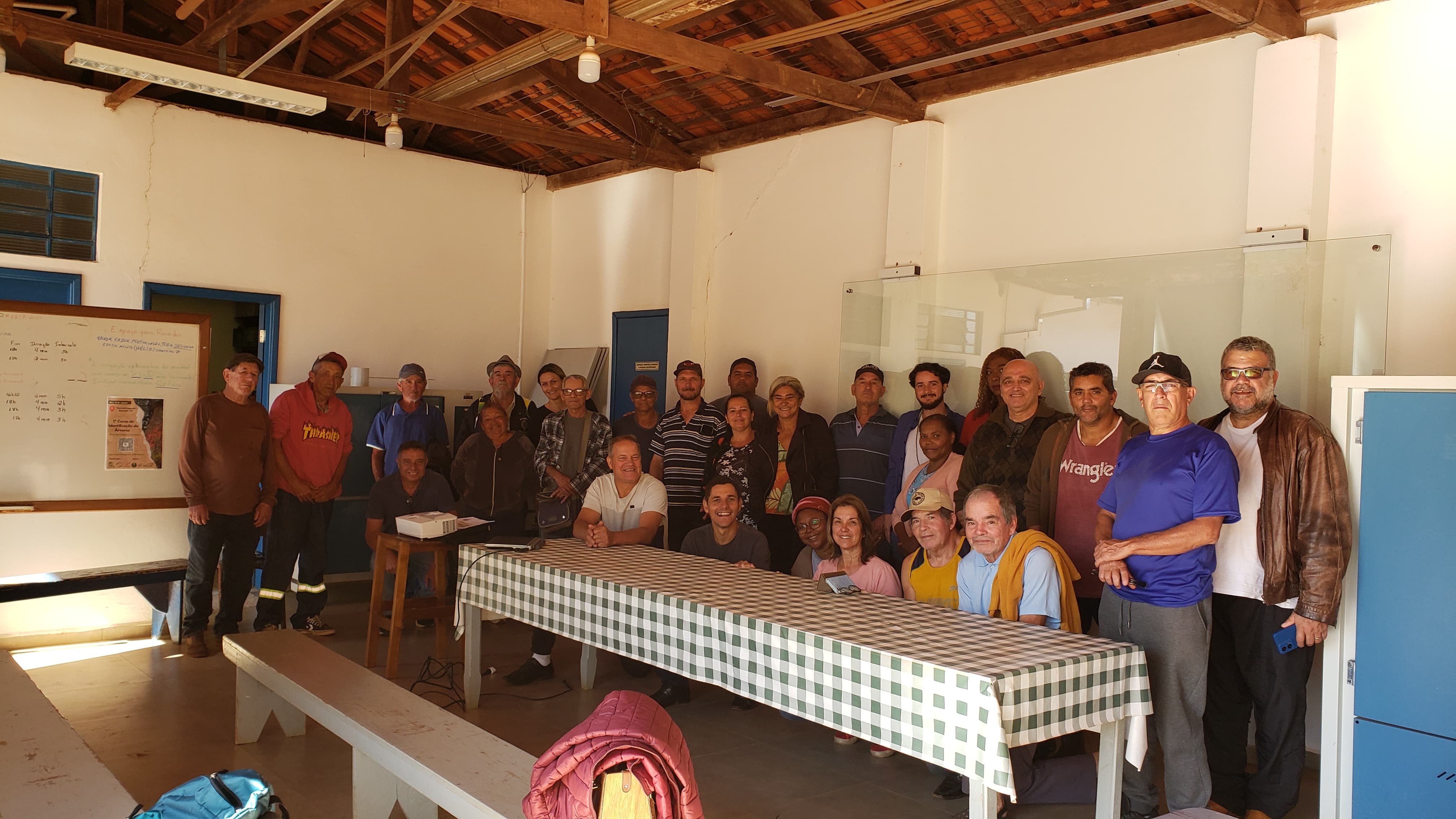 Agricultura se reúne com responsáveis por hortas comunitárias em Botucatu