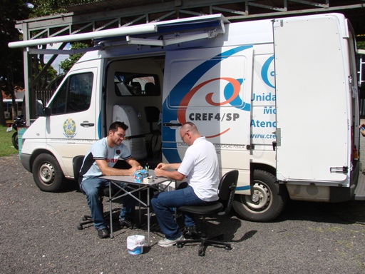 Unidade Móvel do CREF auxilia 40 profissionais por dia em Botucatu