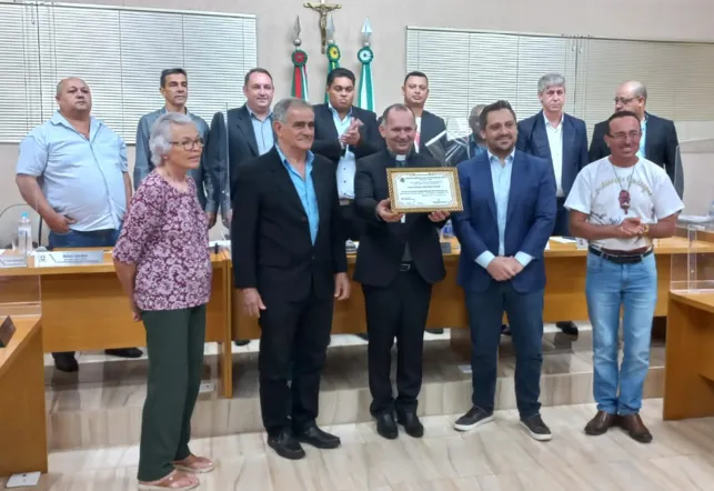 Poder Legislativo faz entrega de Título de Cidadão Honorário