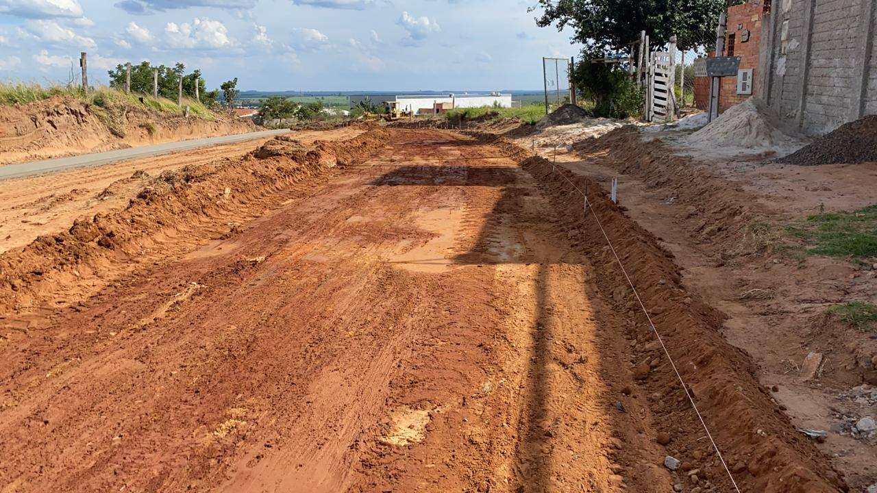 Iniciadas as obras de pavimentação no Jd. Riviera e no Jd. Botucatu