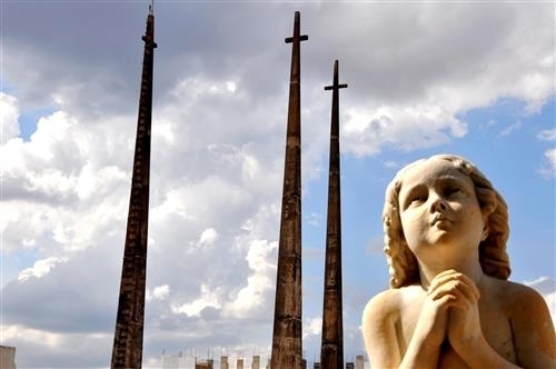 Confira os horários de visitas e de missas nos cemitérios neste Dia de Finados