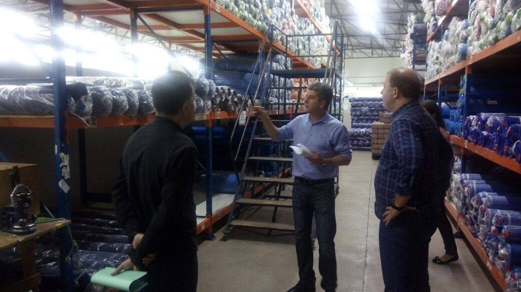 Prefeito Pardini acompanha confecção dos uniformes da Rede Municipal de Ensino