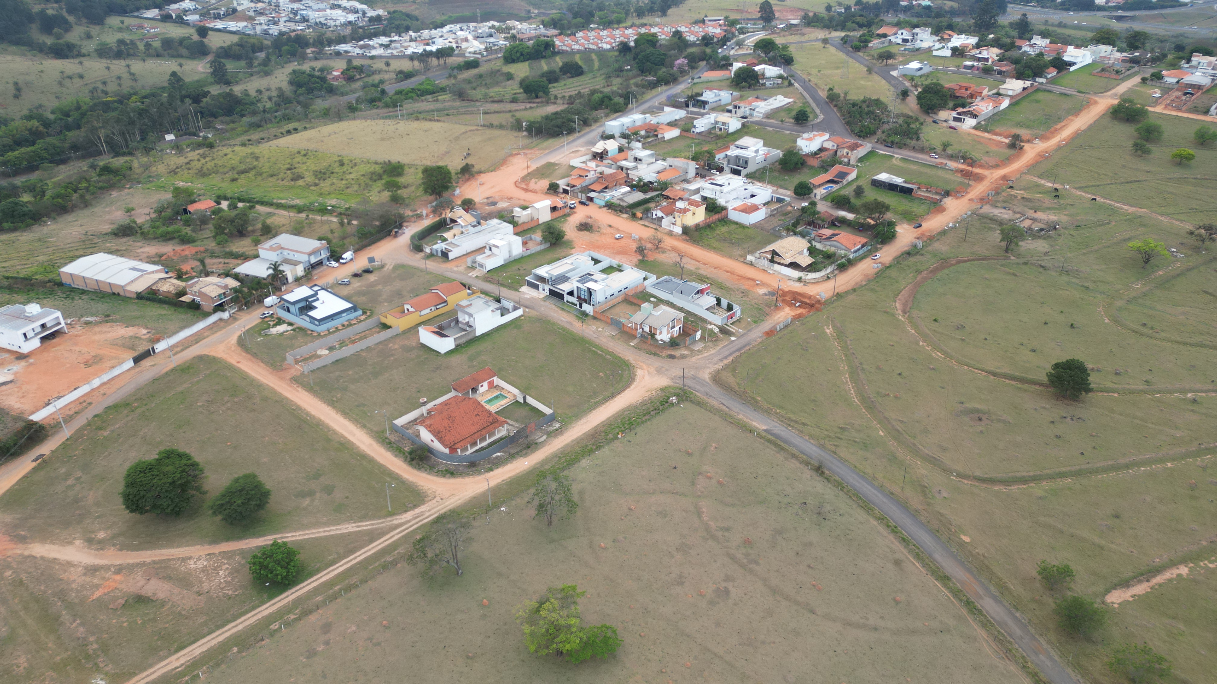 Universalização do asfalto:Jardim Tropical recebe pavimentação