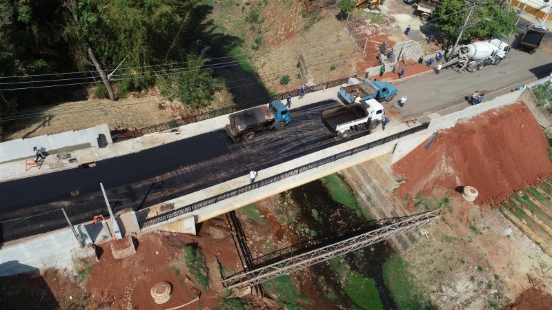 Ponte da Rafael Sampaio recebe pavimentação asfáltica