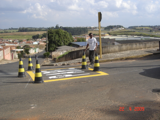 DET sinaliza cruzamento perigoso