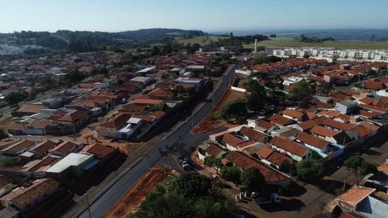 Avenida Conde de Serra Negra tem primeiro trecho asfaltado