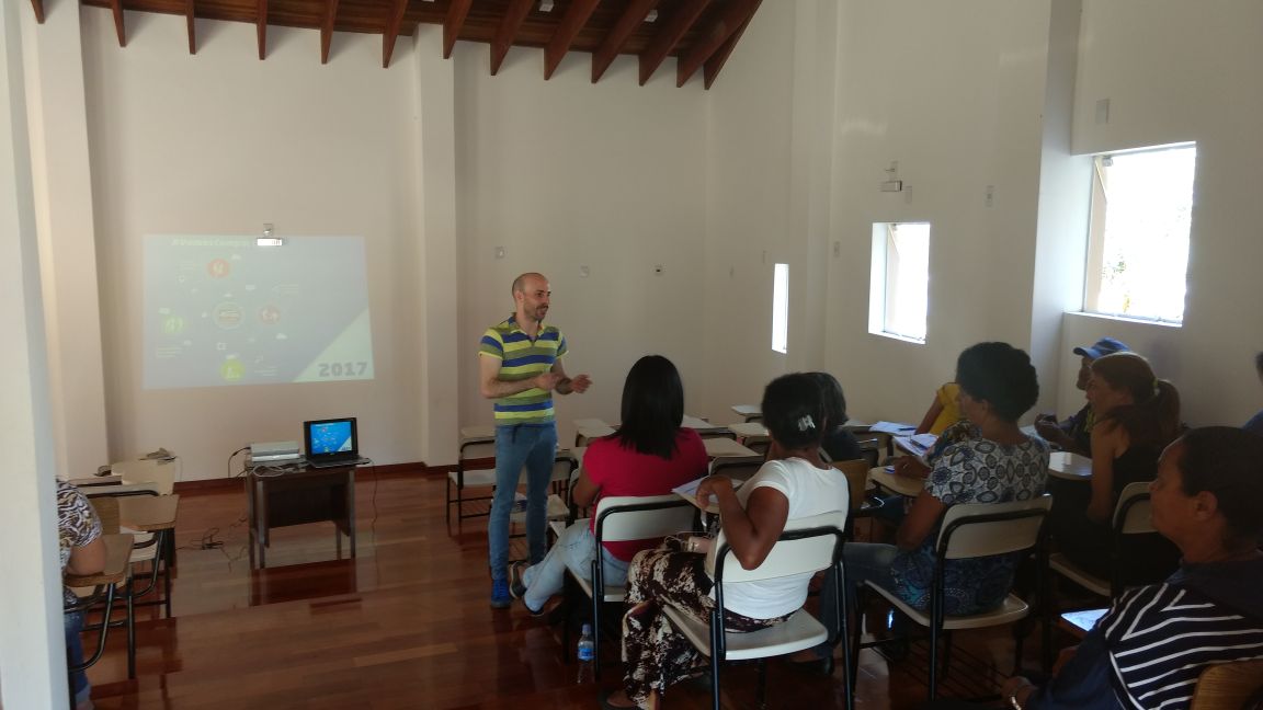 Agentes da Cooperativa Ambiental recebem treinamento sobre empreendedorismo